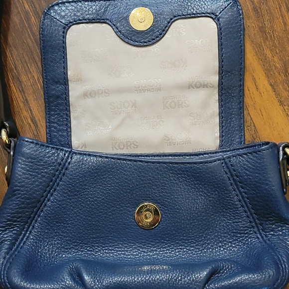 Michael Kors Crossbody Purse - Picture 5 of 12